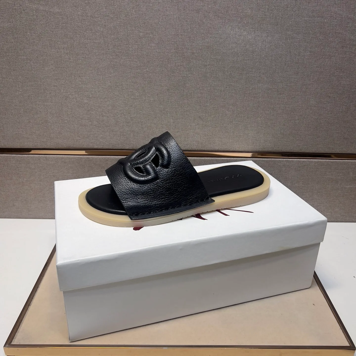 Men's men's shoes 💰pp340【DG～】Men's casual slippers 2025z cabinet sales simultaneously 🔶Size: 38-44#️⃣ 🔷2 colors🔜The upper is made of multi-material splicing➕Genuine leather lining, comfortable and breathable, sole: original comfortable, wear-resistant and non-slip outsole, ⚠️Real thing📱Photographed🎬The real thing is better📢📢📢